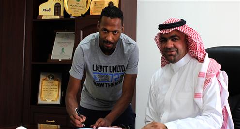 بالصور.. الفتح يوقع مع فيصل الجمعان لموسم في جميل